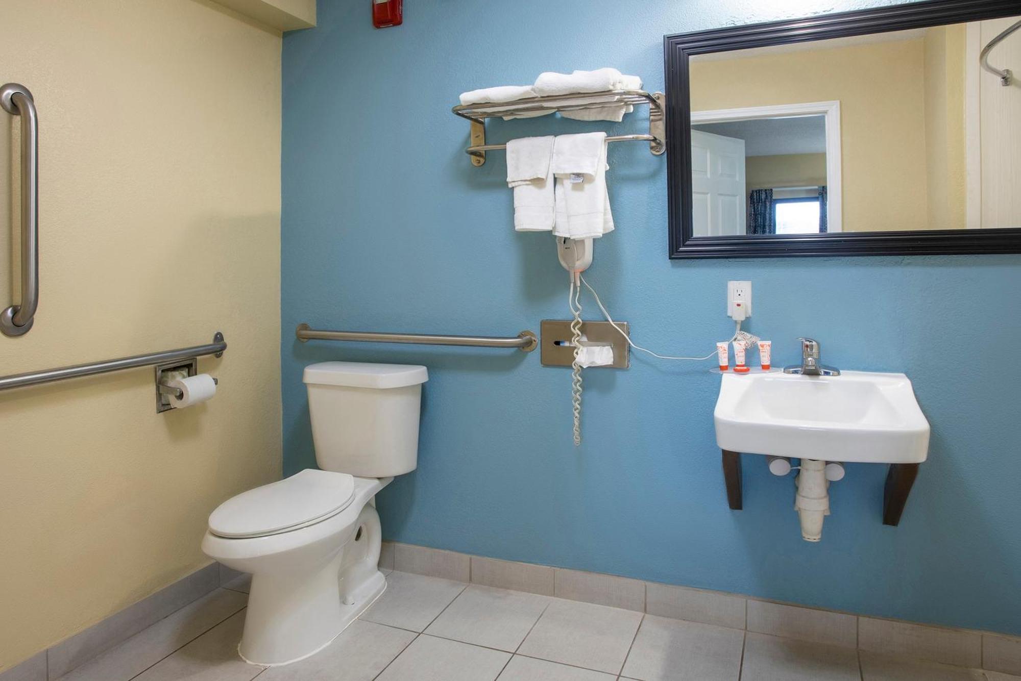 Oyo Hotel Knoxville Tn Cedar Bluff I-40 ภายนอก รูปภาพ