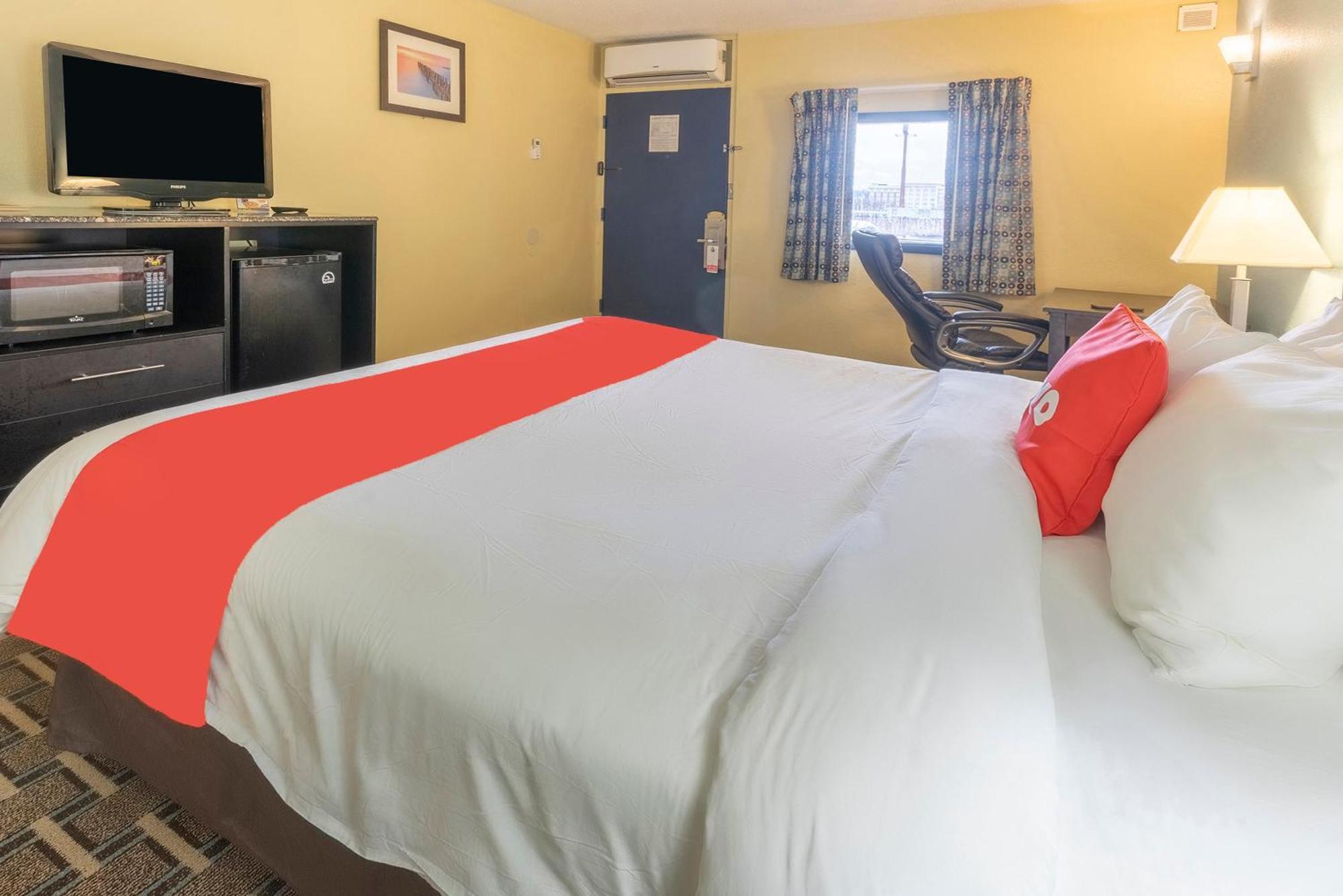 Oyo Hotel Knoxville Tn Cedar Bluff I-40 ภายนอก รูปภาพ