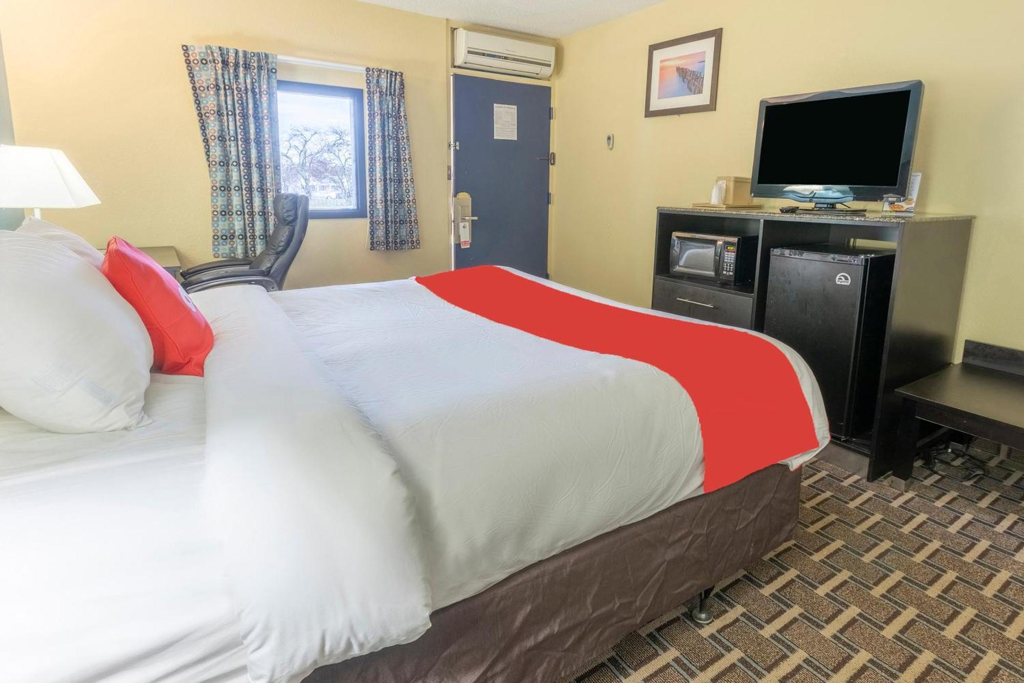 Oyo Hotel Knoxville Tn Cedar Bluff I-40 ภายนอก รูปภาพ