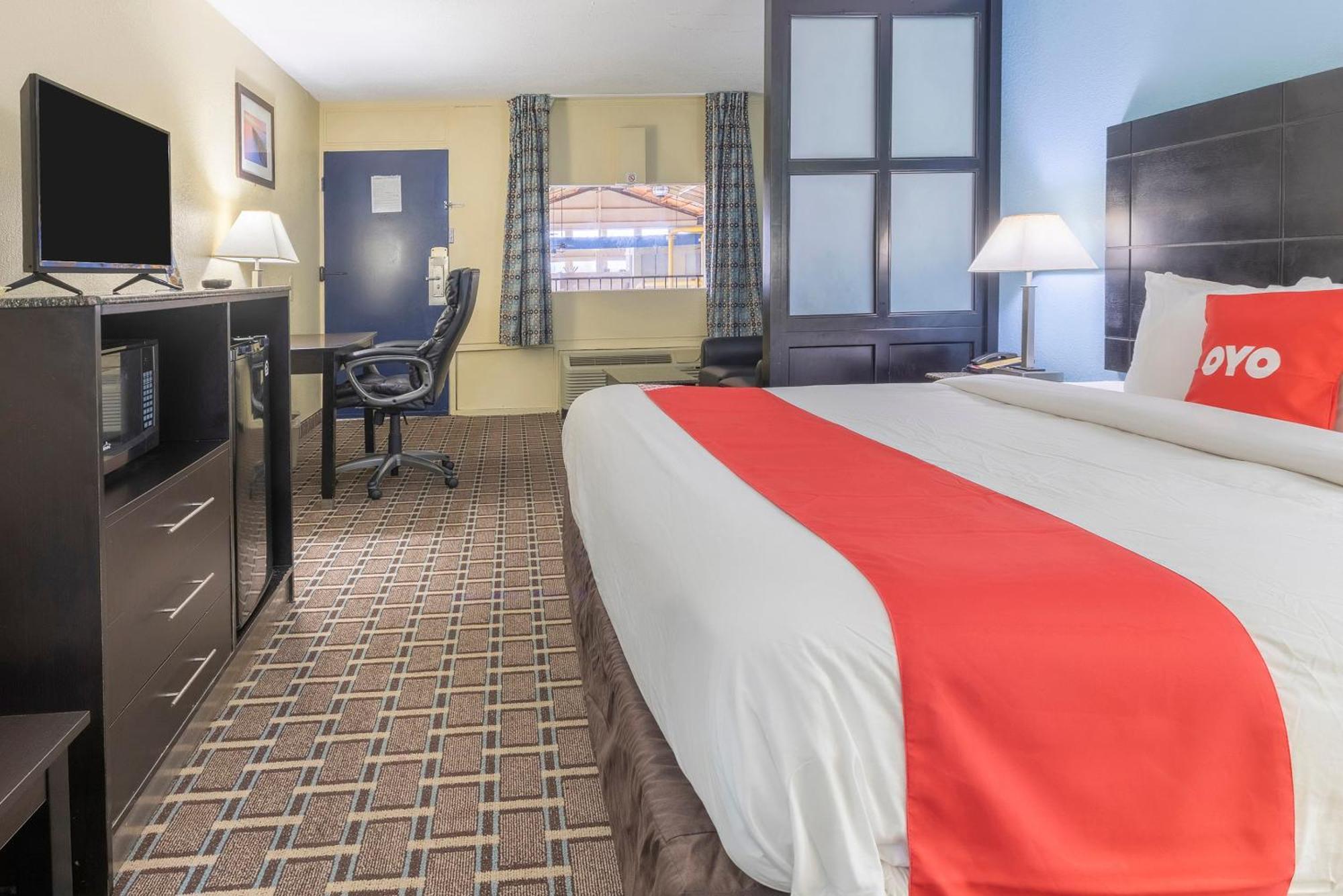 Oyo Hotel Knoxville Tn Cedar Bluff I-40 ภายนอก รูปภาพ