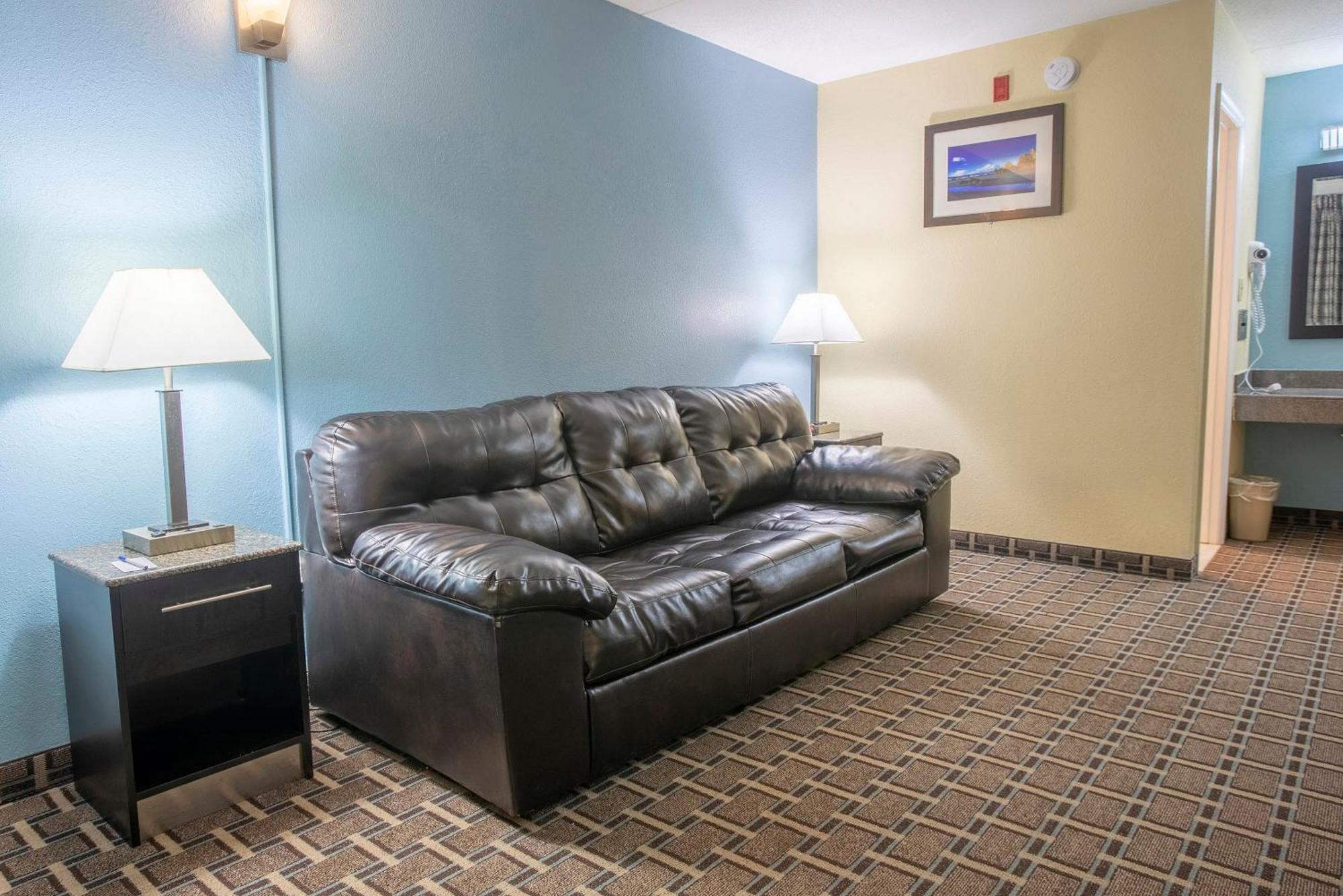 Oyo Hotel Knoxville Tn Cedar Bluff I-40 ภายนอก รูปภาพ