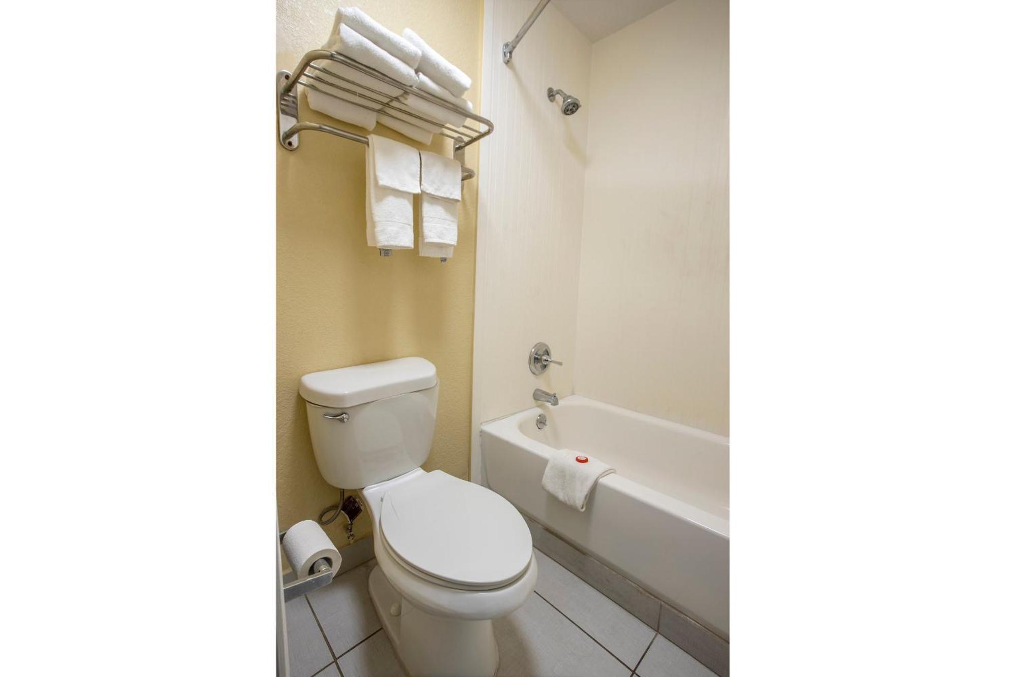 Oyo Hotel Knoxville Tn Cedar Bluff I-40 ภายนอก รูปภาพ